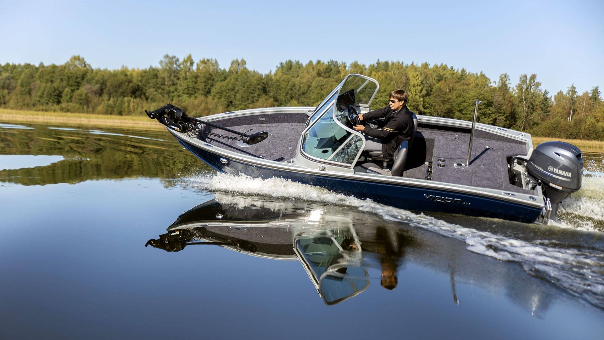 Boat VIZION 470 Blue Chrome