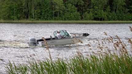 Boat VIZION 470 White Chrome