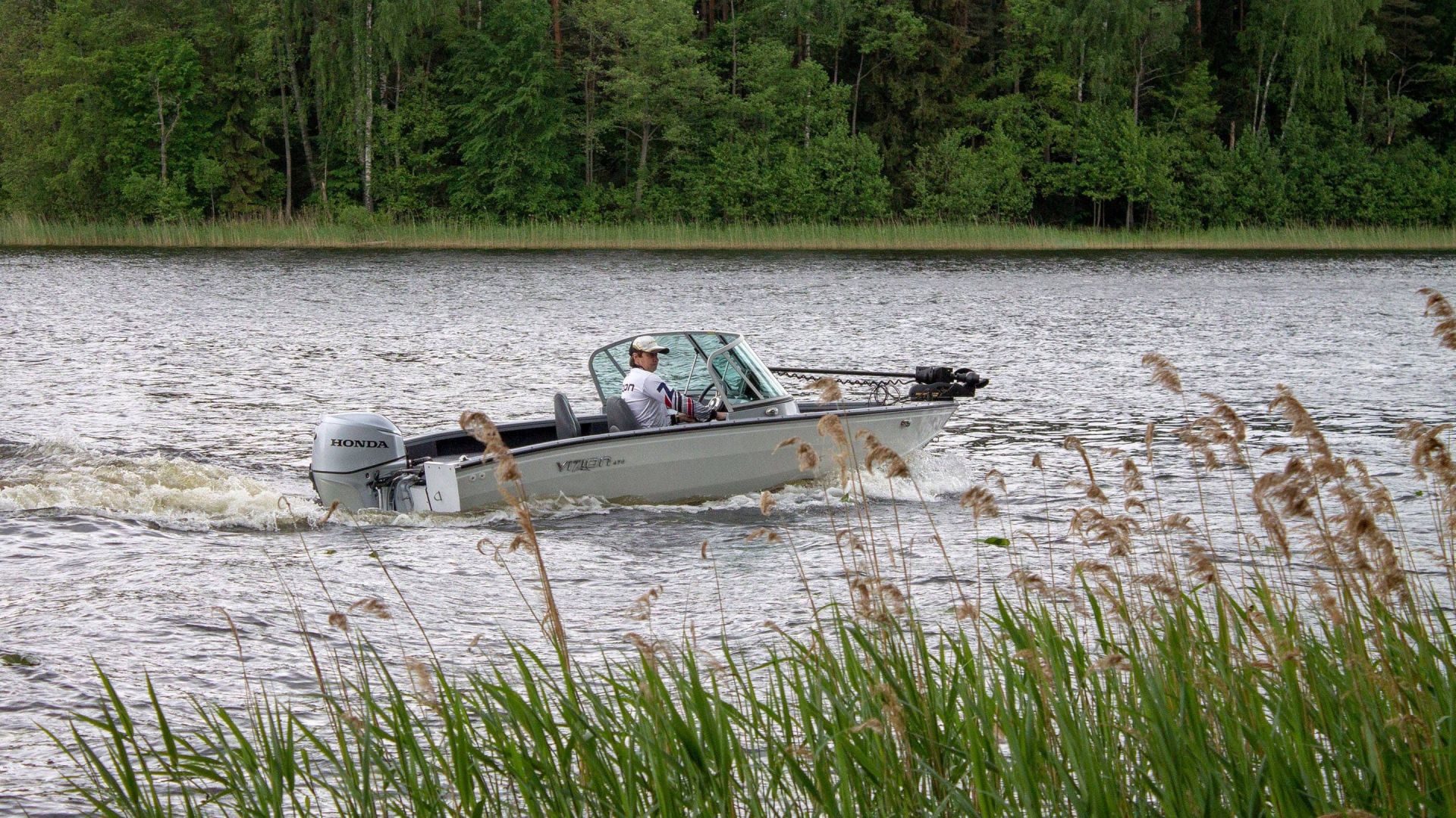 Boat VIZION 470 White Chrome