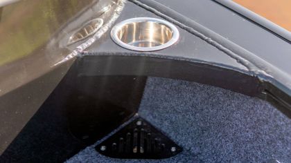 vizion boat 560 water drain and spinning holder