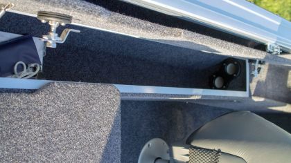 Boat VIZION 470 Spinning Compartment